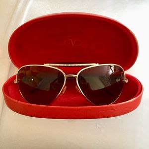 Valentino aviator sunglasses ✨🕶 ✨